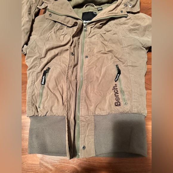 Green Bench Jacket. Size S - Picture 3 of 8